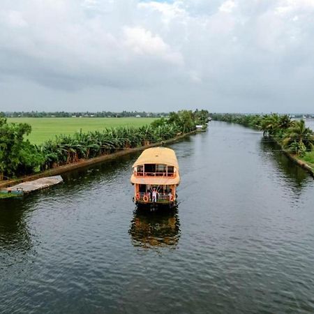 Vaishnav Tours Hotel Alappuzha Екстериор снимка
