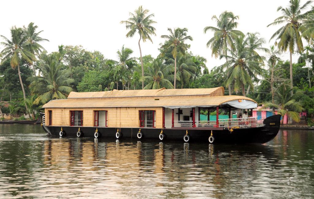 Vaishnav Tours Hotel Alappuzha Стая снимка