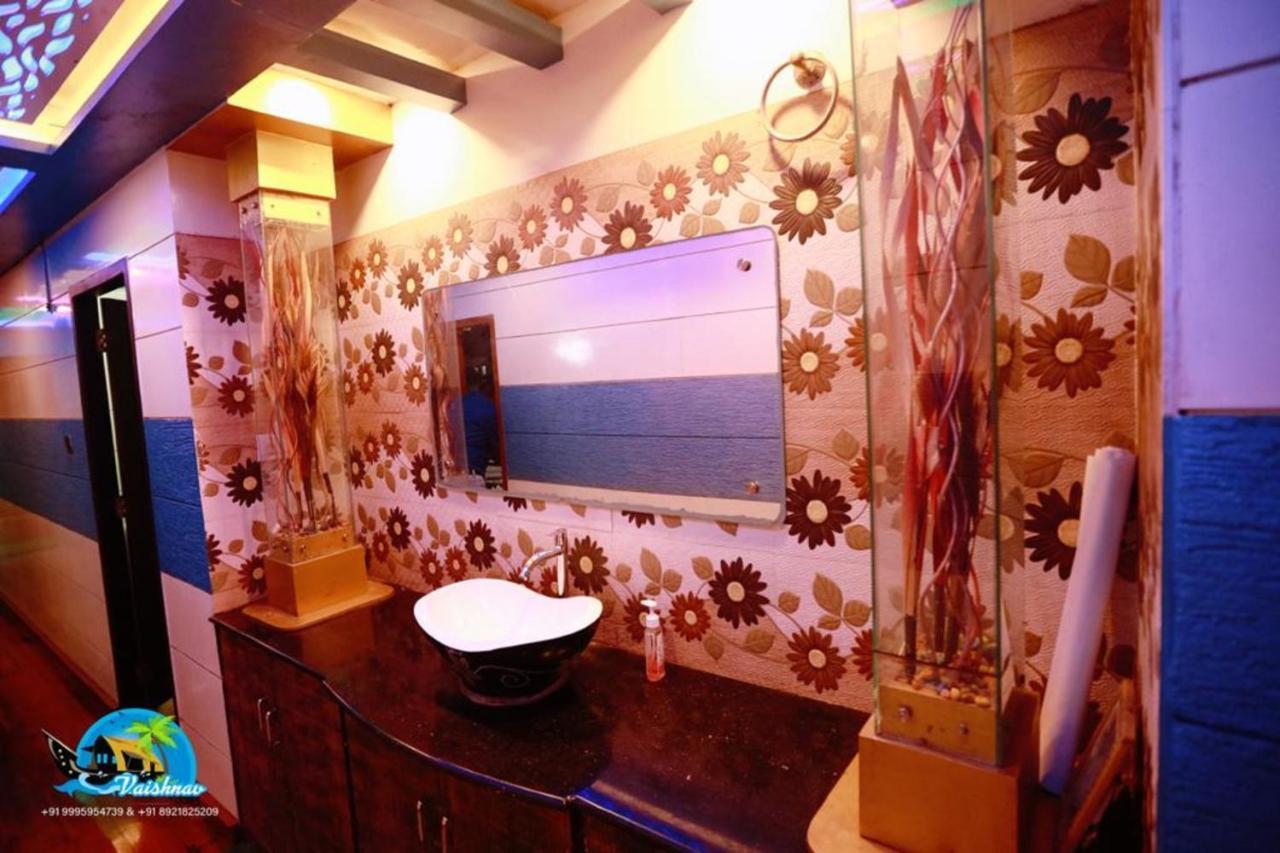 Vaishnav Tours Hotel Alappuzha Екстериор снимка