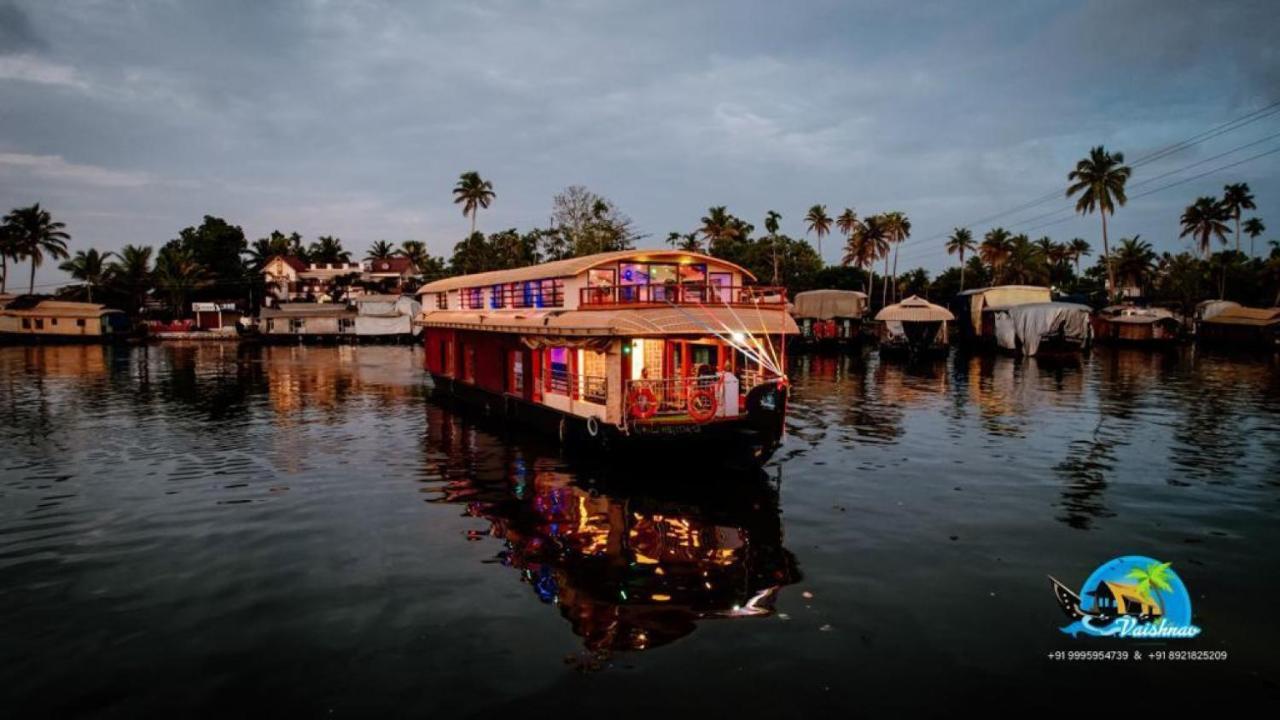 Vaishnav Tours Hotel Alappuzha Екстериор снимка