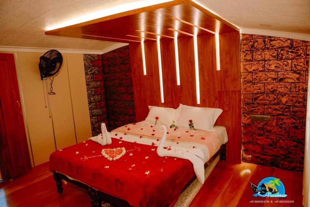 Vaishnav Tours Hotel Alappuzha Екстериор снимка
