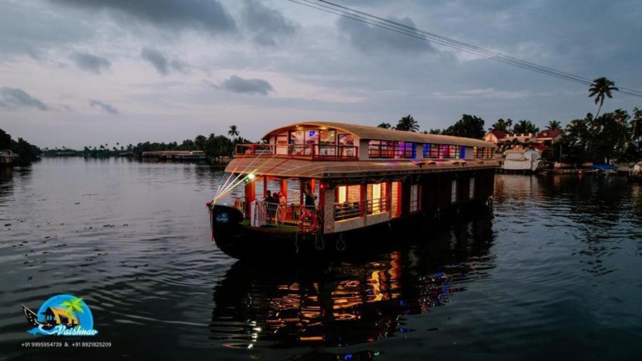 Vaishnav Tours Hotel Alappuzha Екстериор снимка