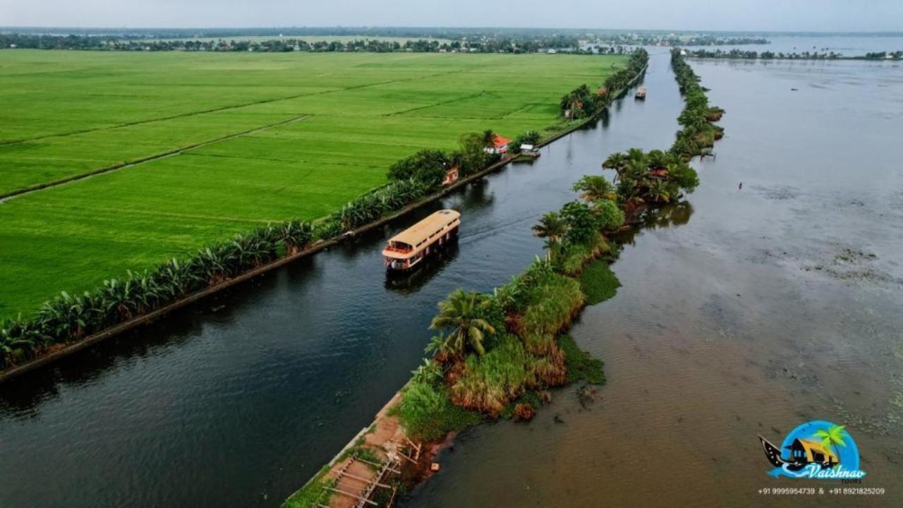 Vaishnav Tours Hotel Alappuzha Екстериор снимка