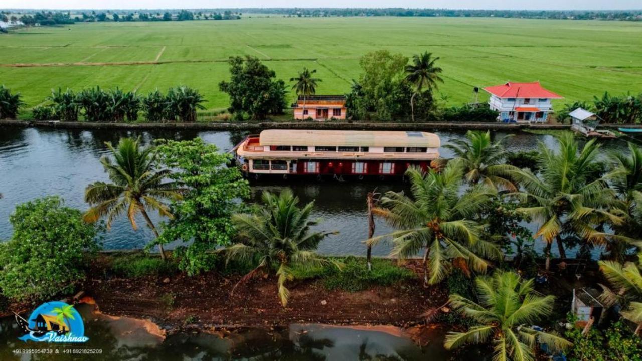 Vaishnav Tours Hotel Alappuzha Екстериор снимка
