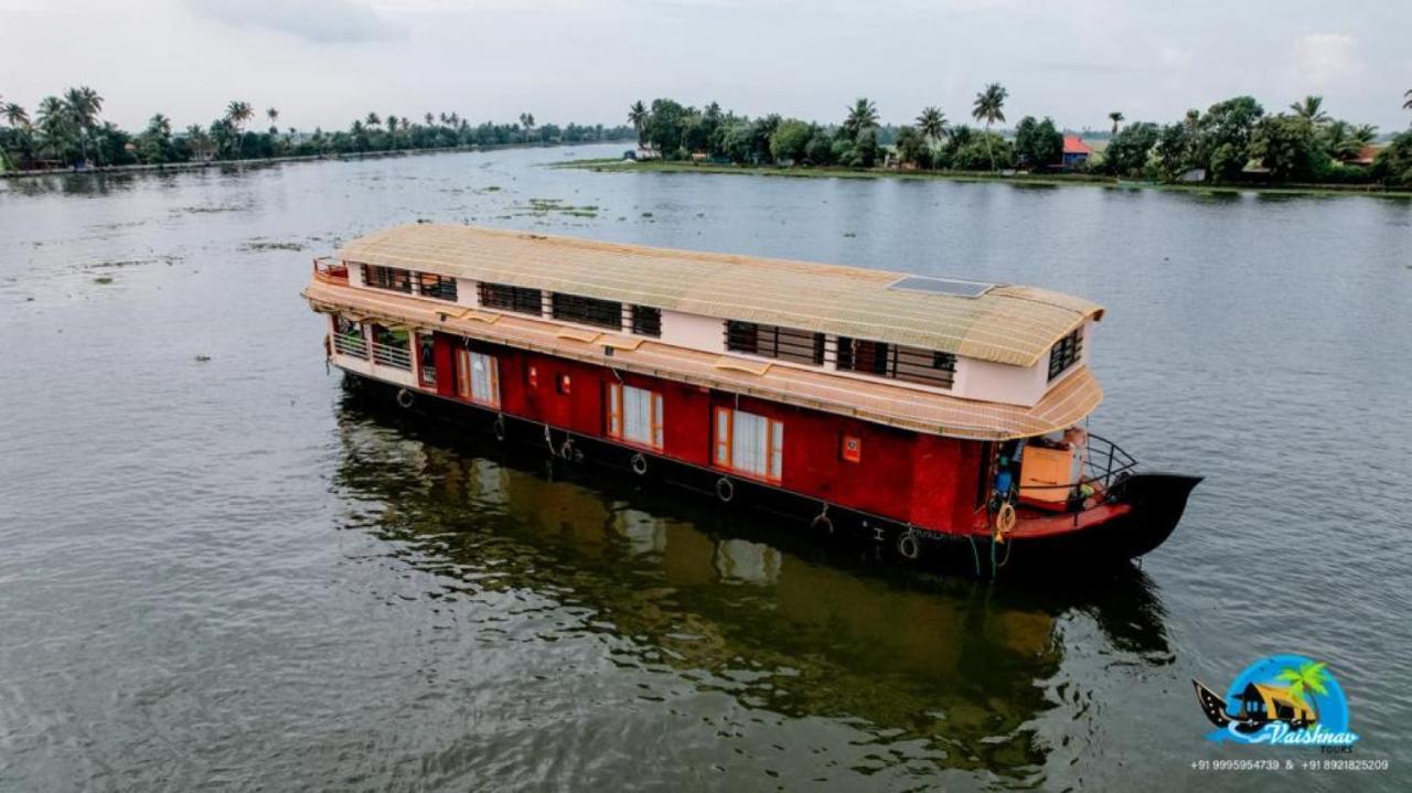 Vaishnav Tours Hotel Alappuzha Екстериор снимка
