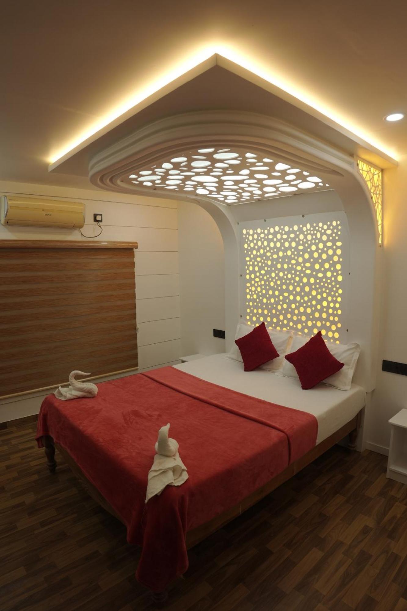 Vaishnav Tours Hotel Alappuzha Екстериор снимка