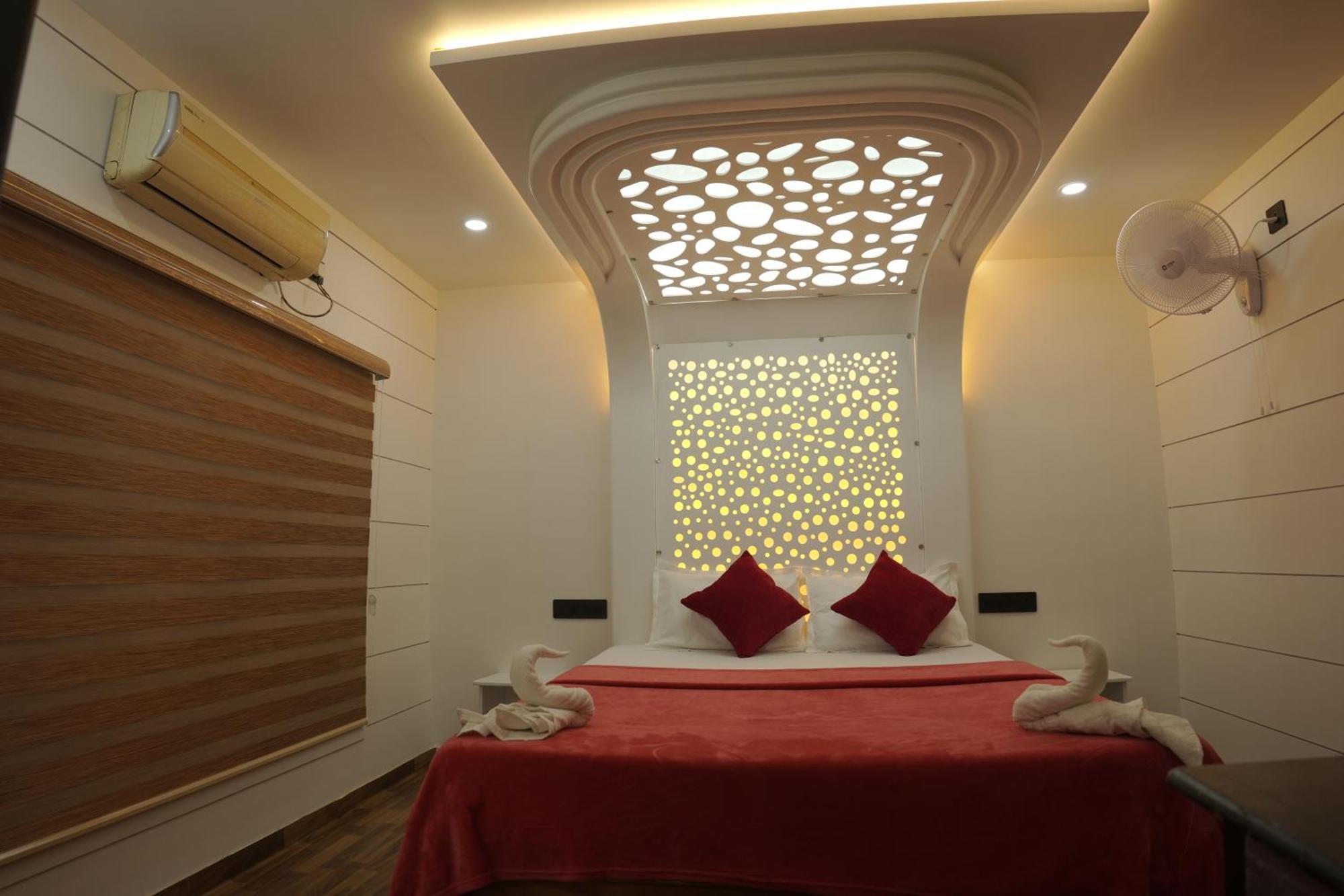Vaishnav Tours Hotel Alappuzha Екстериор снимка