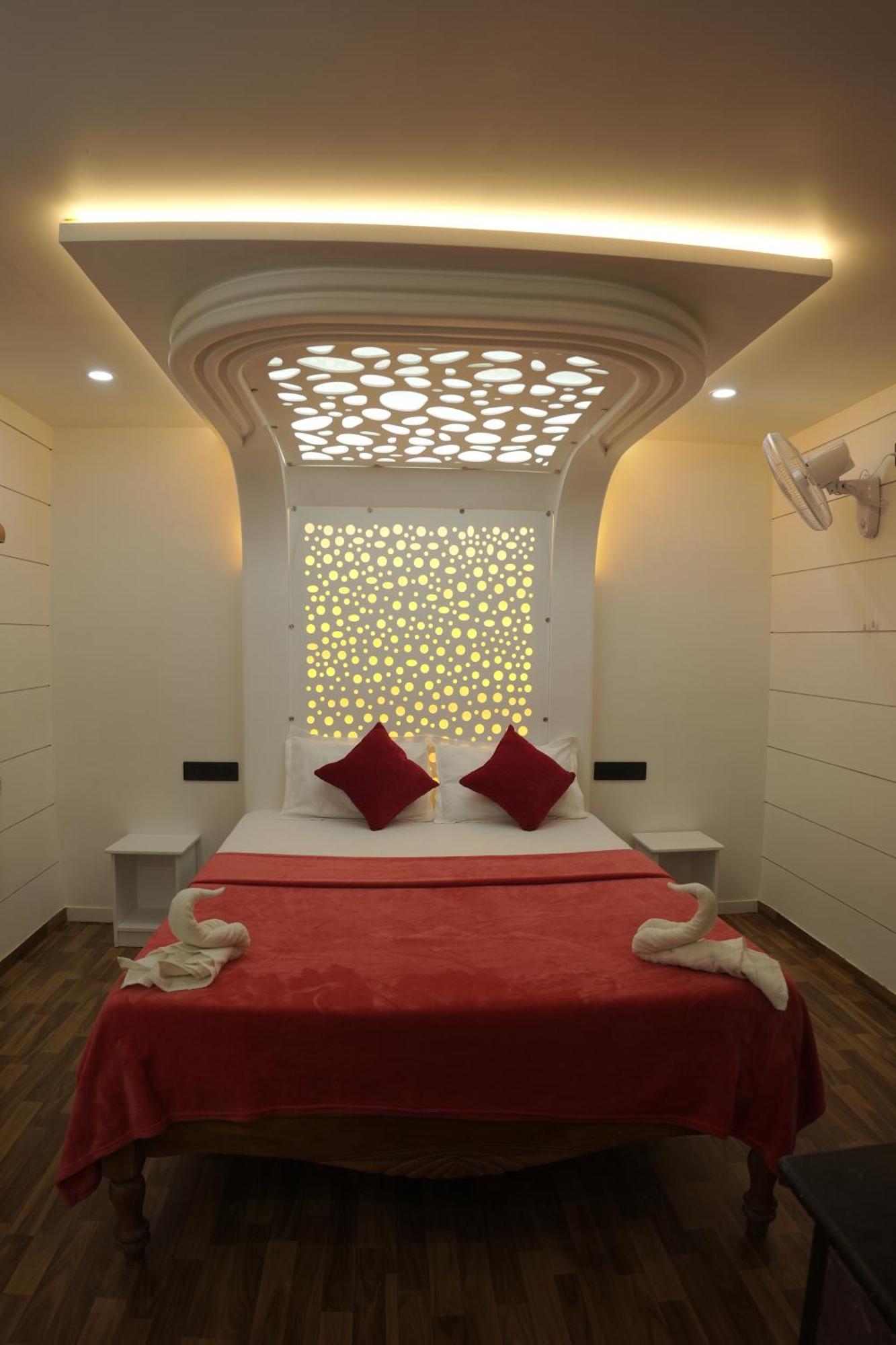Vaishnav Tours Hotel Alappuzha Екстериор снимка