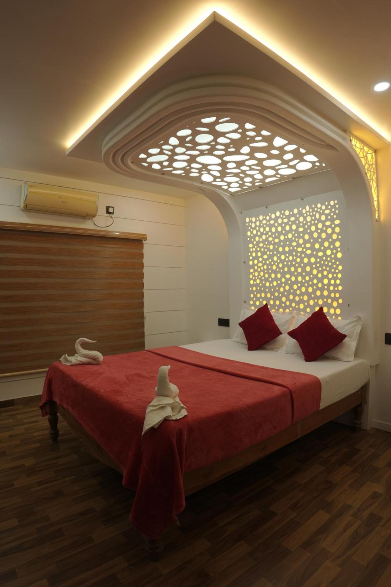 Vaishnav Tours Hotel Alappuzha Екстериор снимка