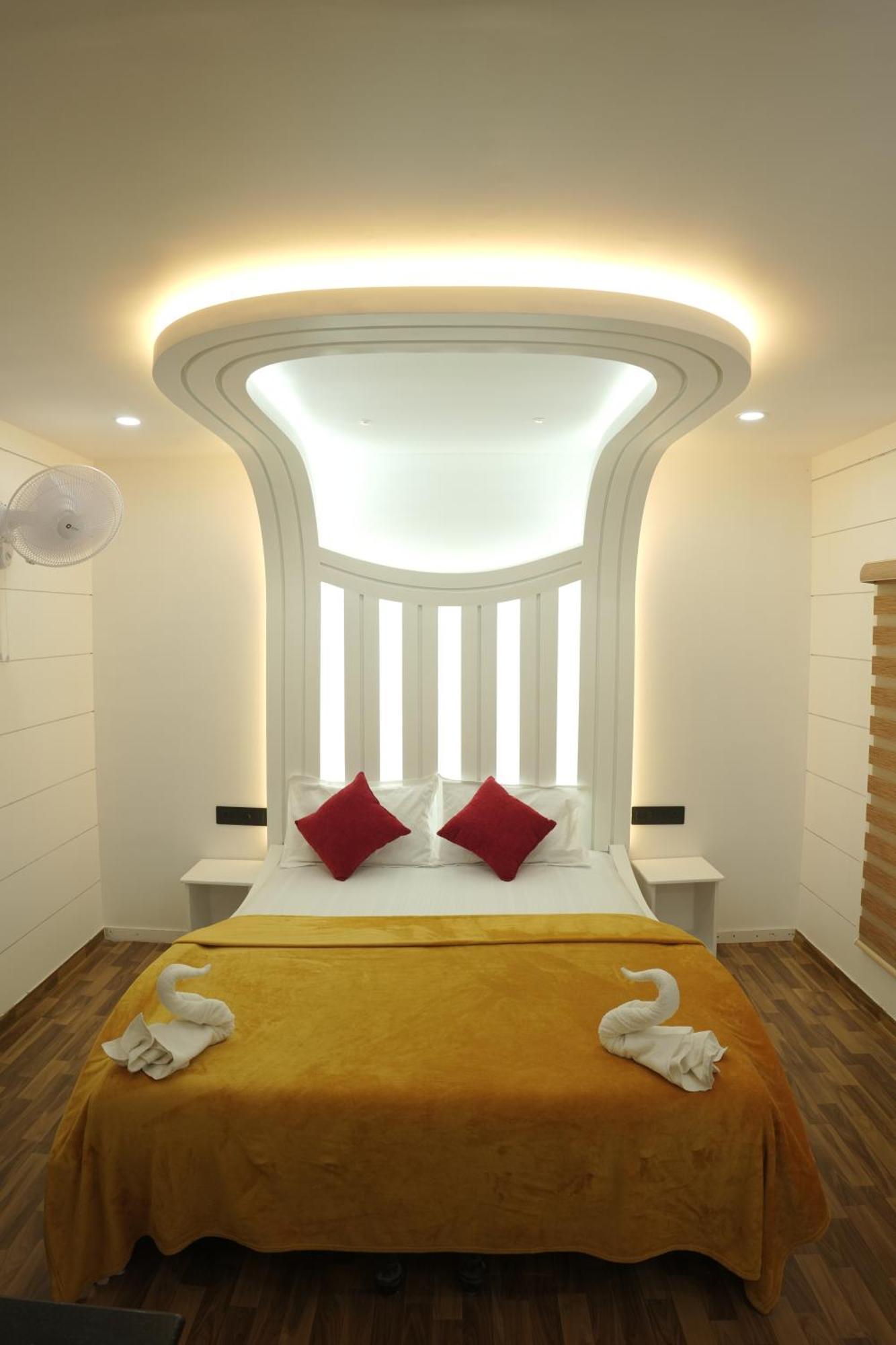 Vaishnav Tours Hotel Alappuzha Екстериор снимка