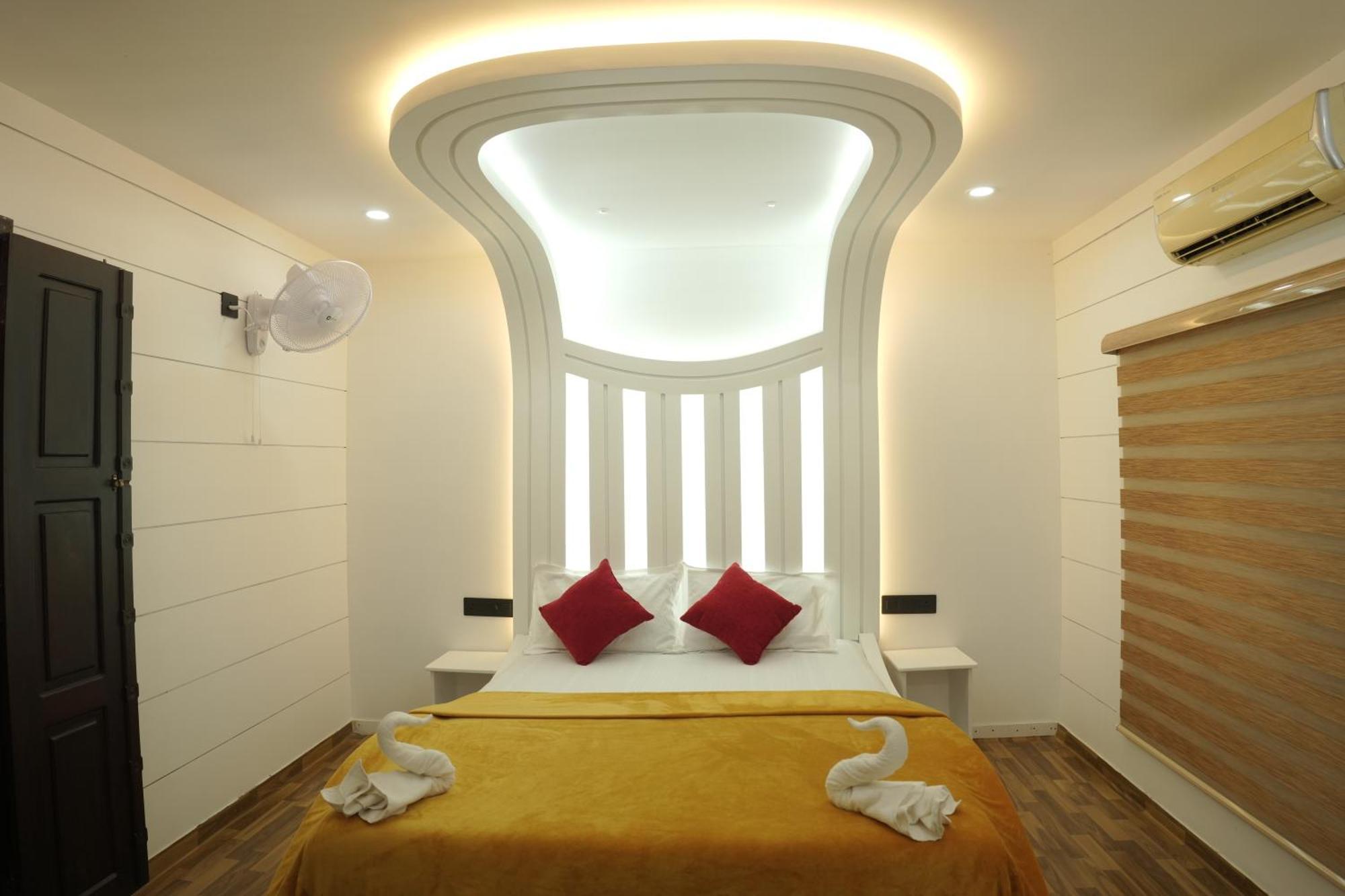 Vaishnav Tours Hotel Alappuzha Екстериор снимка