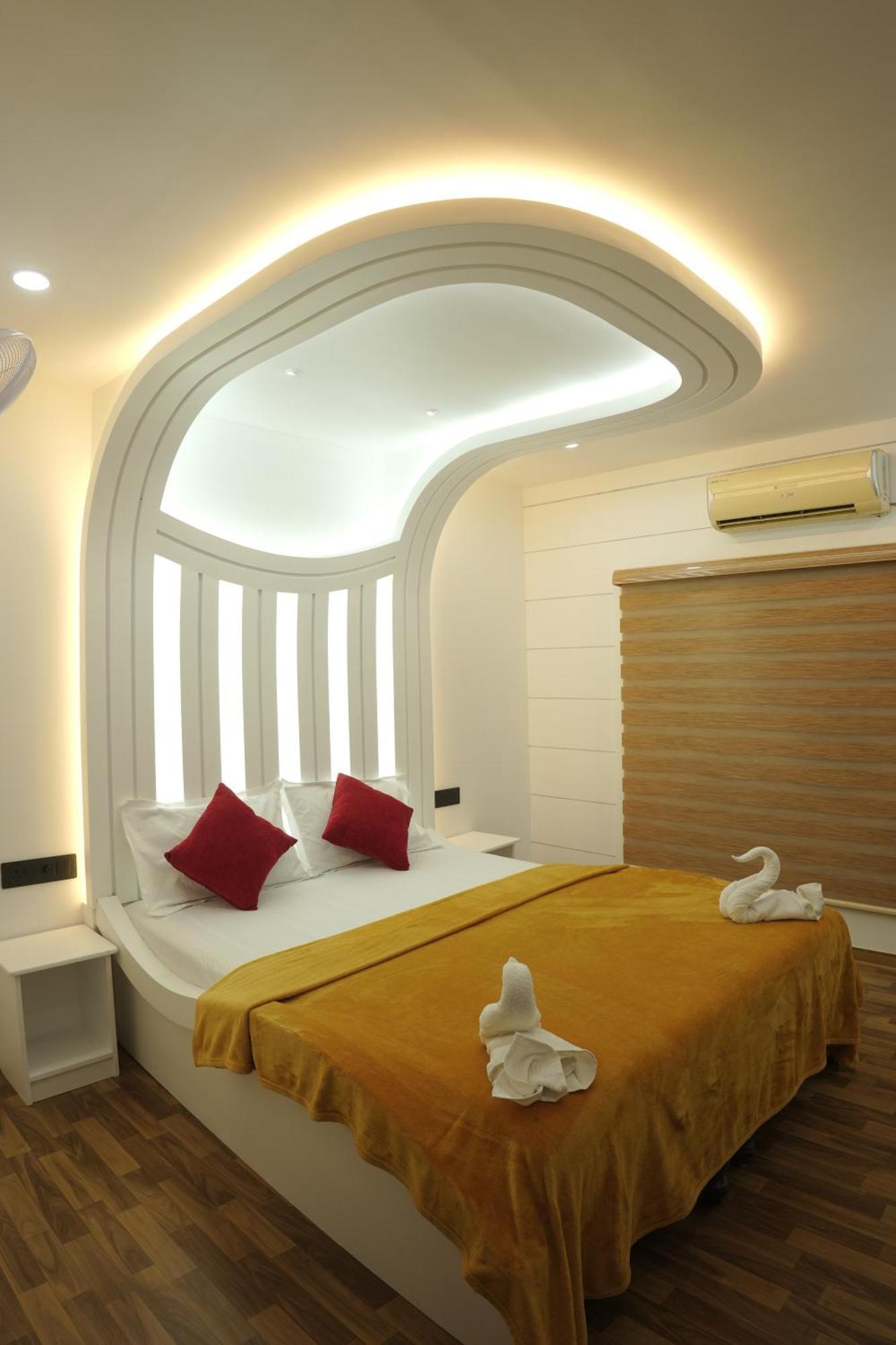 Vaishnav Tours Hotel Alappuzha Екстериор снимка