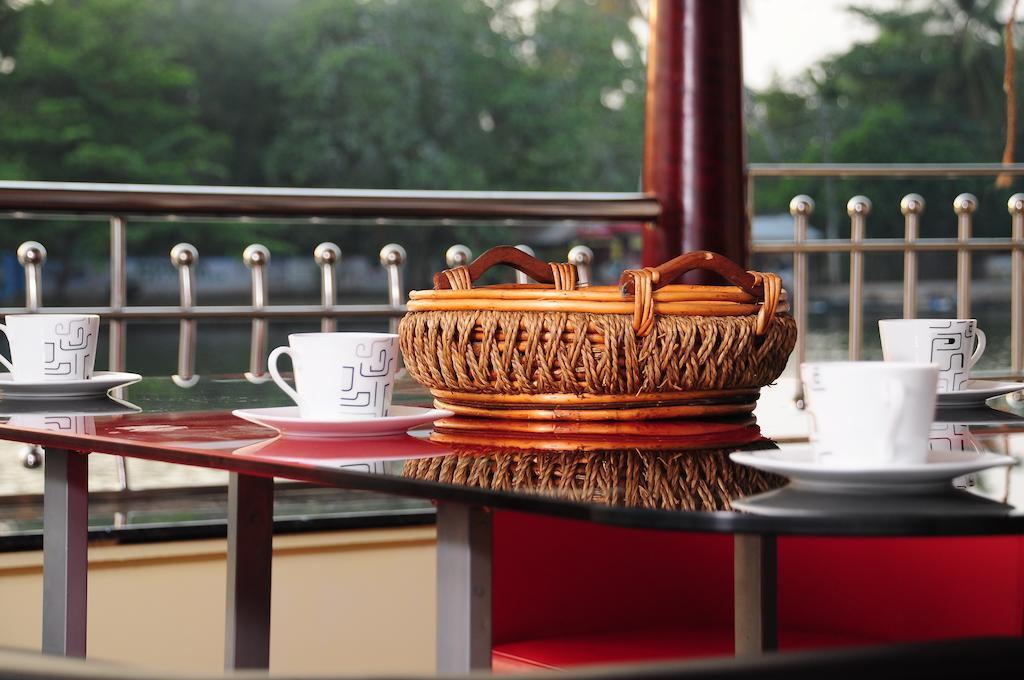 Vaishnav Tours Hotel Alappuzha Стая снимка
