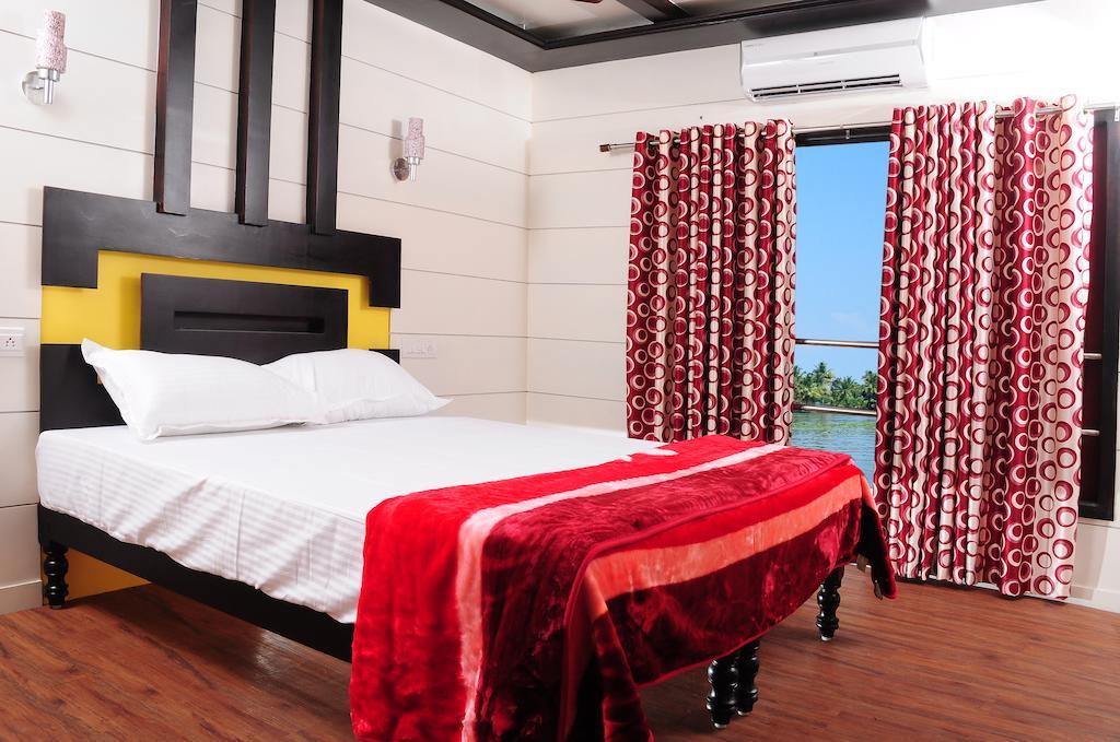 Vaishnav Tours Hotel Alappuzha Стая снимка