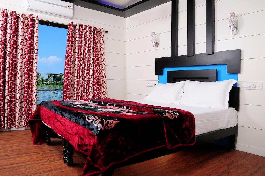 Vaishnav Tours Hotel Alappuzha Стая снимка
