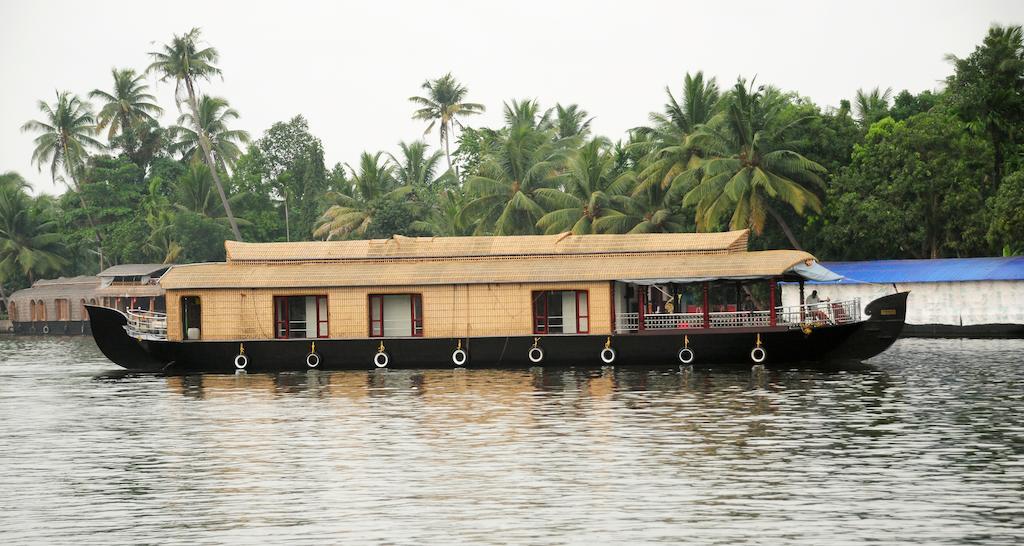 Vaishnav Tours Hotel Alappuzha Стая снимка