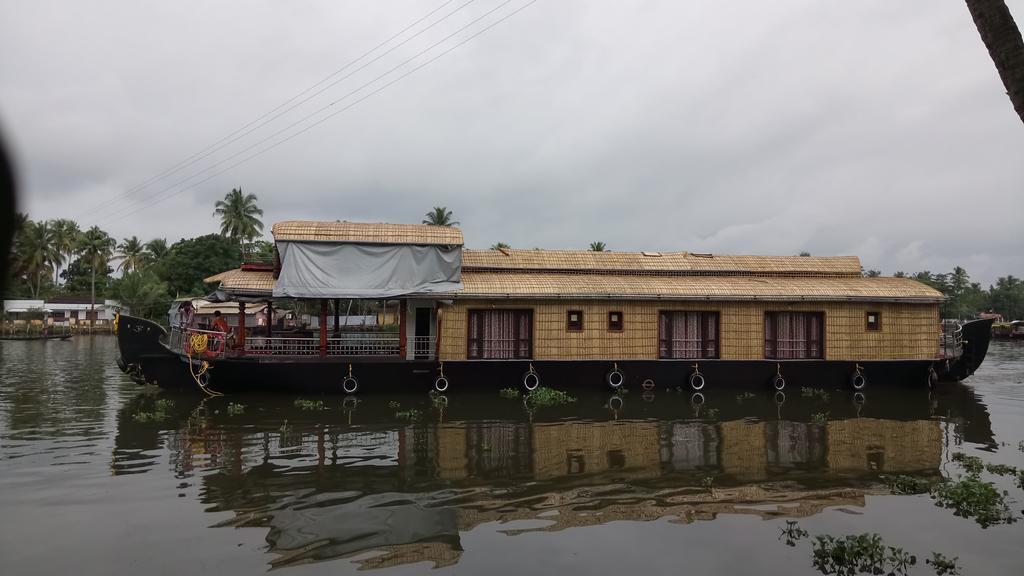 Vaishnav Tours Hotel Alappuzha Екстериор снимка