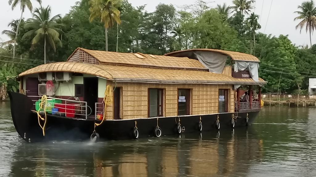 Vaishnav Tours Hotel Alappuzha Екстериор снимка