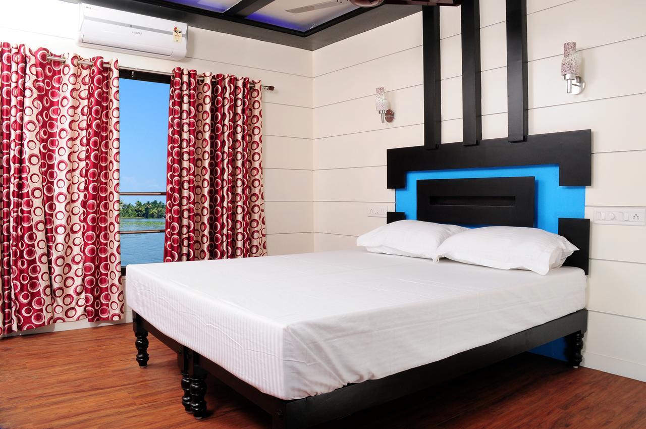 Vaishnav Tours Hotel Alappuzha Екстериор снимка