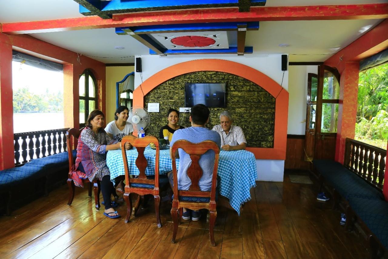 Vaishnav Tours Hotel Alappuzha Екстериор снимка