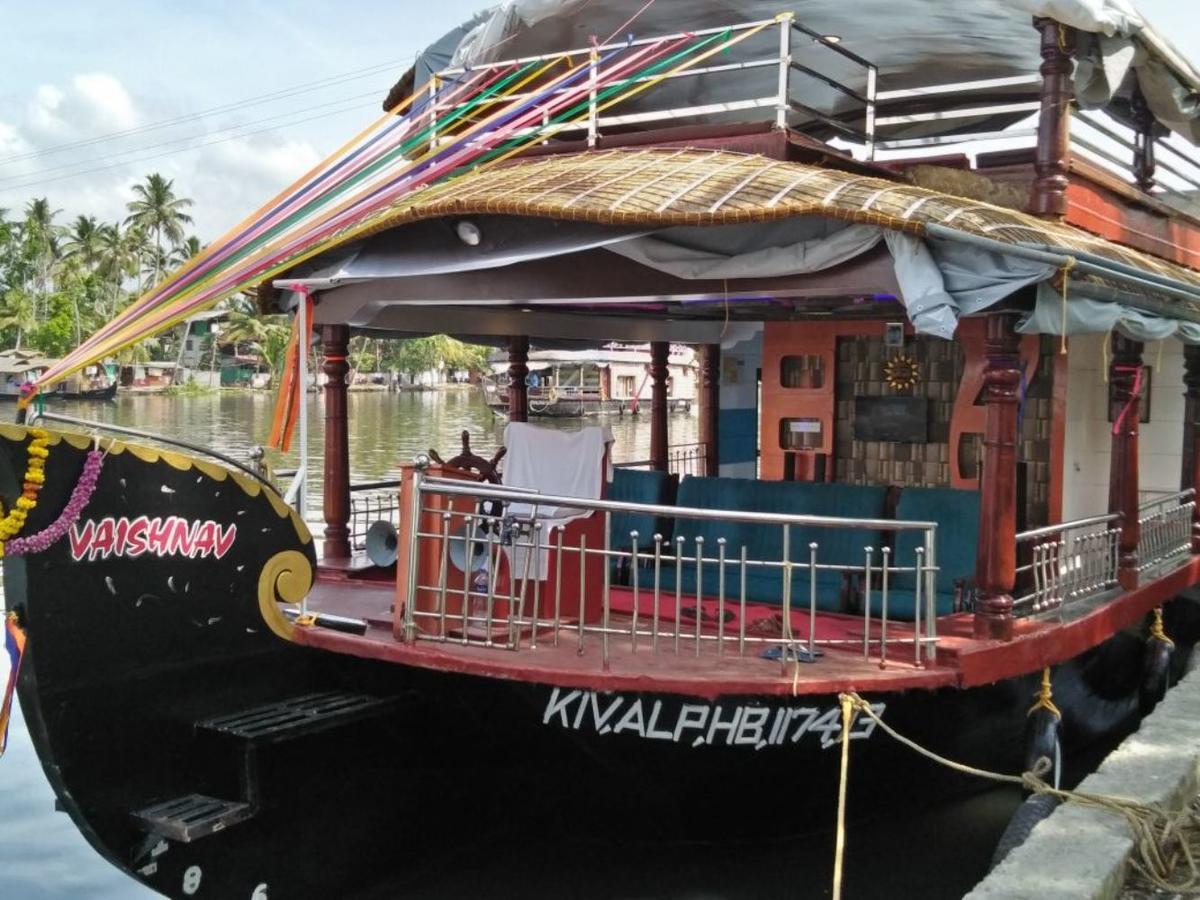 Vaishnav Tours Hotel Alappuzha Екстериор снимка