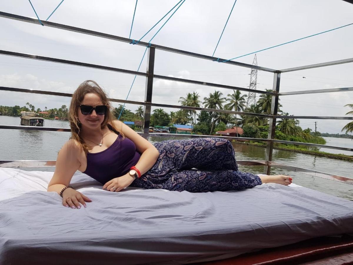 Vaishnav Tours Hotel Alappuzha Екстериор снимка
